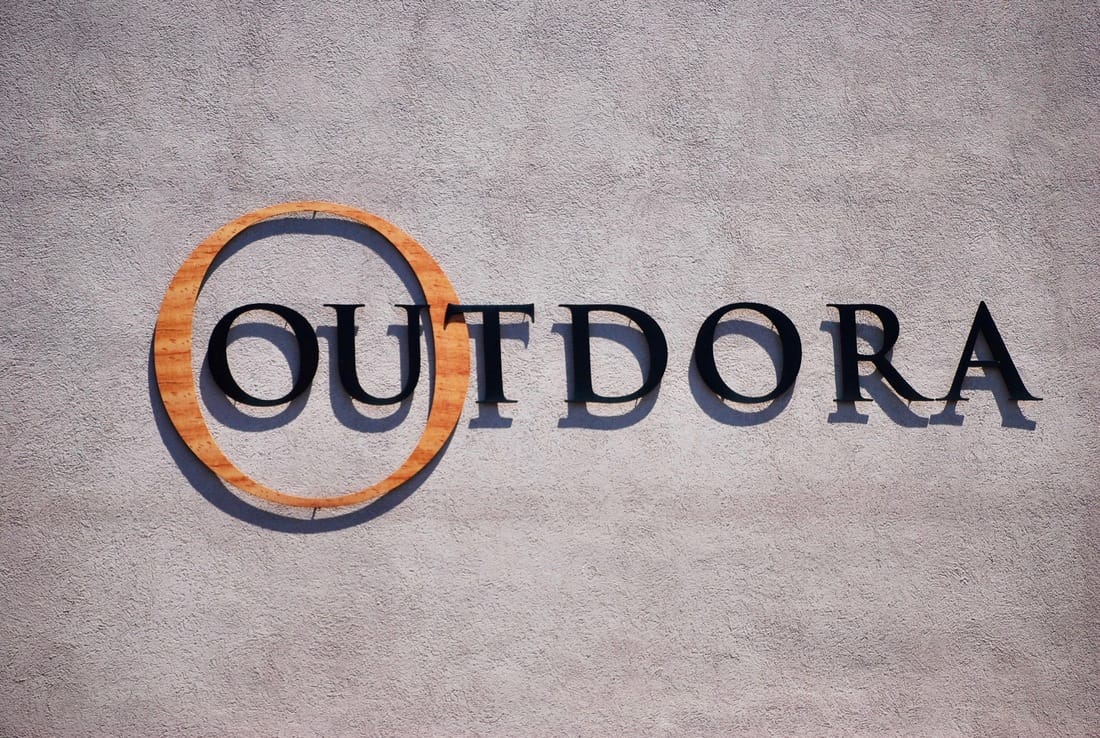 Well Design Outdora Exterior Wall Sign Dimensional Lettering